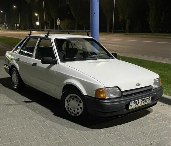 Білий Форд Ескорт, об'ємом двигуна 1.3 л та пробігом 178 тис. км за 1005 $, фото 1 на Automoto.ua