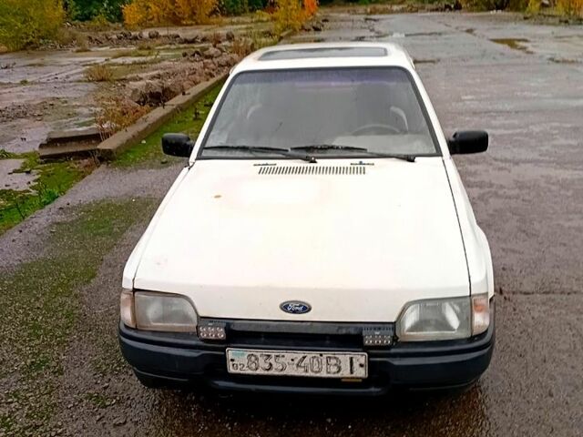 Белый Форд Эскорт, объемом двигателя 1.4 л и пробегом 0 тыс. км за 570 $, фото 1 на Automoto.ua