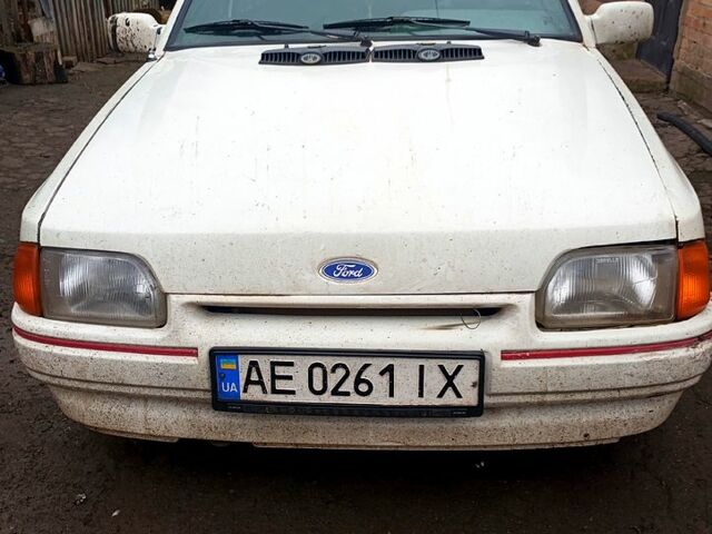 Білий Форд Ескорт, об'ємом двигуна 1.3 л та пробігом 0 тис. км за 600 $, фото 1 на Automoto.ua