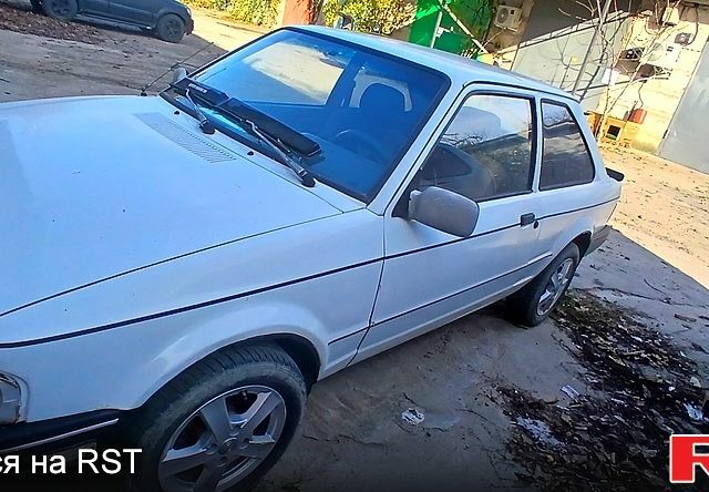 Белый Форд Эскорт, объемом двигателя 1.6 л и пробегом 200 тыс. км за 710 $, фото 1 на Automoto.ua