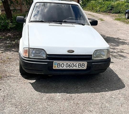 Білий Форд Ескорт, об'ємом двигуна 1.6 л та пробігом 770 тис. км за 950 $, фото 1 на Automoto.ua
