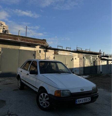 Белый Форд Эскорт, объемом двигателя 1.3 л и пробегом 100 тыс. км за 550 $, фото 1 на Automoto.ua