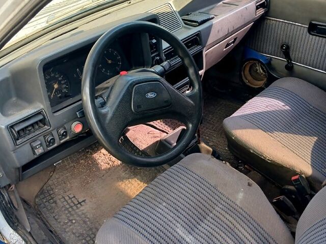 Белый Форд Эскорт, объемом двигателя 1.3 л и пробегом 165 тыс. км за 730 $, фото 1 на Automoto.ua