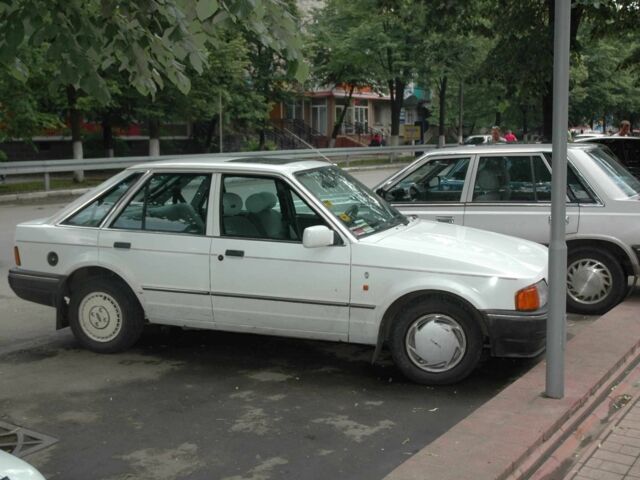 Білий Форд Ескорт, об'ємом двигуна 1.6 л та пробігом 70 тис. км за 1001 $, фото 1 на Automoto.ua