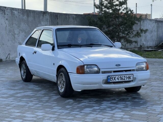 Белый Форд Эскорт, объемом двигателя 1.3 л и пробегом 90 тыс. км за 450 $, фото 1 на Automoto.ua