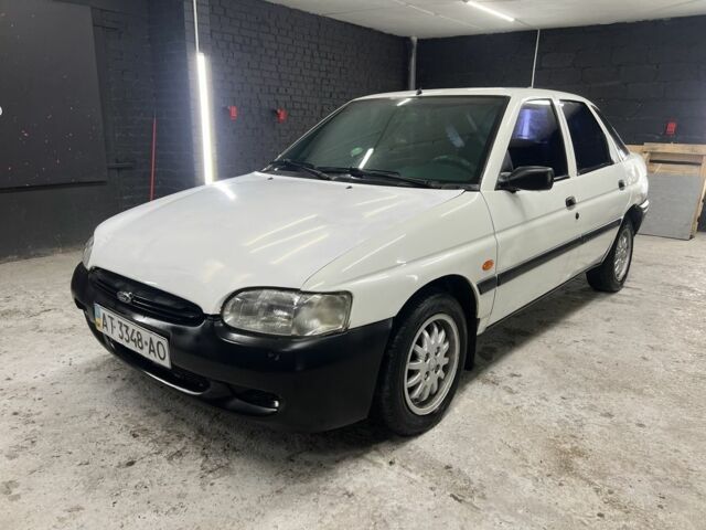 Білий Форд Ескорт, об'ємом двигуна 1.6 л та пробігом 96 тис. км за 1000 $, фото 1 на Automoto.ua