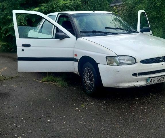 Білий Форд Ескорт, об'ємом двигуна 1.4 л та пробігом 777 тис. км за 650 $, фото 1 на Automoto.ua