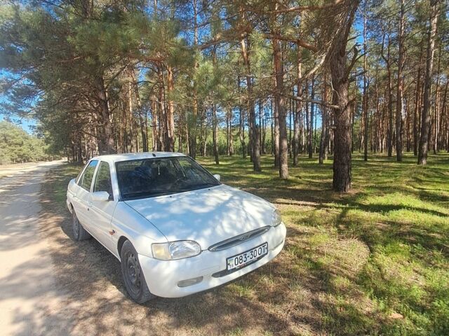 Білий Форд Ескорт, об'ємом двигуна 0 л та пробігом 200 тис. км за 1900 $, фото 1 на Automoto.ua