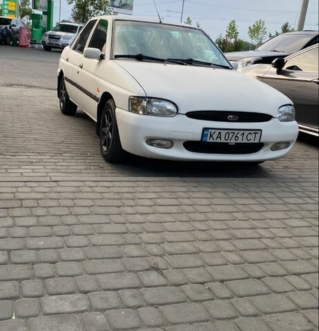 Белый Форд Эскорт, объемом двигателя 1.6 л и пробегом 375 тыс. км за 137000 $, фото 1 на Automoto.ua