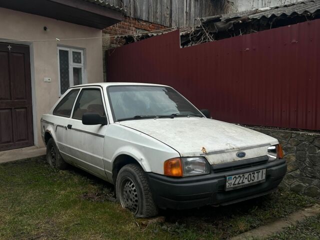 Белый Форд Эскорт, объемом двигателя 1.3 л и пробегом 1 тыс. км за 300 $, фото 1 на Automoto.ua