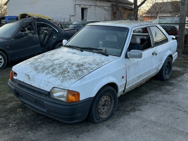 Белый Форд Эскорт, объемом двигателя 1.4 л и пробегом 200 тыс. км за 215 $, фото 1 на Automoto.ua