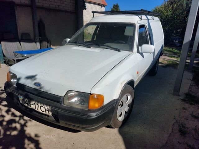 Белый Форд Эскорт, объемом двигателя 1 л и пробегом 300 тыс. км за 1500 $, фото 1 на Automoto.ua