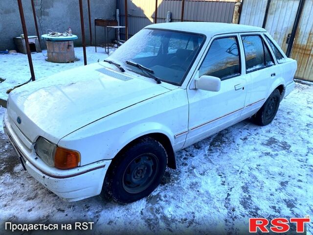 Белый Форд Эскорт, объемом двигателя 1.4 л и пробегом 300 тыс. км за 400 $, фото 1 на Automoto.ua