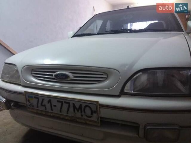 Белый Форд Эскорт, объемом двигателя 1.6 л и пробегом 30 тыс. км за 2000 $, фото 1 на Automoto.ua