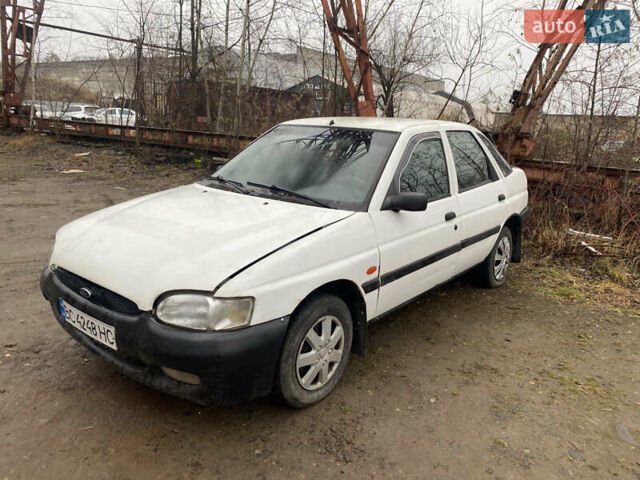 Белый Форд Эскорт, объемом двигателя 1.3 л и пробегом 300 тыс. км за 800 $, фото 1 на Automoto.ua