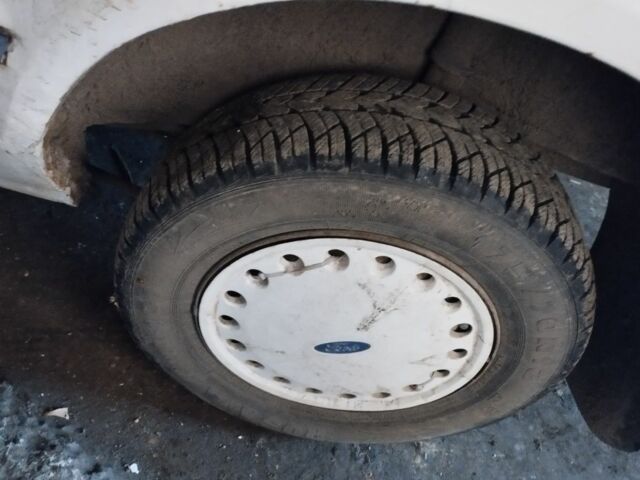 Білий Форд Ескорт, об'ємом двигуна 1.3 л та пробігом 2 тис. км за 850 $, фото 1 на Automoto.ua