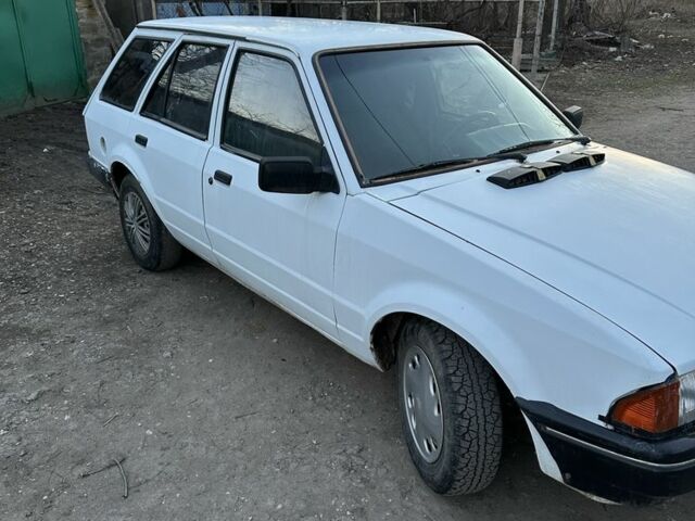 Белый Форд Эскорт, объемом двигателя 1.6 л и пробегом 280 тыс. км за 700 $, фото 1 на Automoto.ua