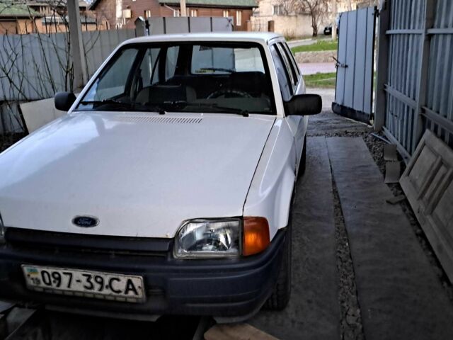 Белый Форд Эскорт, объемом двигателя 1.3 л и пробегом 100 тыс. км за 1000 $, фото 1 на Automoto.ua
