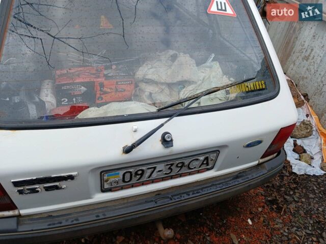 Білий Форд Ескорт, об'ємом двигуна 1.3 л та пробігом 300 тис. км за 1000 $, фото 1 на Automoto.ua