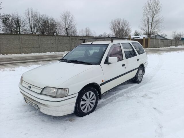 Белый Форд Эскорт, объемом двигателя 1.8 л и пробегом 284 тыс. км за 1250 $, фото 1 на Automoto.ua