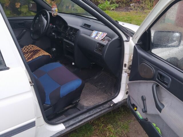 Белый Форд Эскорт, объемом двигателя 1 л и пробегом 160 тыс. км за 1205 $, фото 1 на Automoto.ua