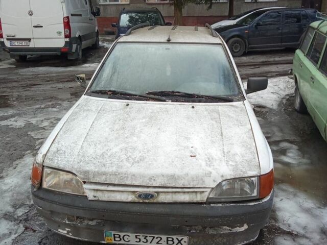 Білий Форд Ескорт, об'ємом двигуна 1.8 л та пробігом 250 тис. км за 390 $, фото 1 на Automoto.ua