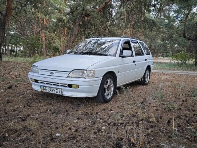 Белый Форд Эскорт, объемом двигателя 1.4 л и пробегом 460 тыс. км за 1250 $, фото 1 на Automoto.ua