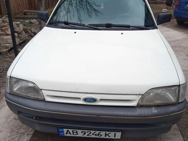 Білий Форд Ескорт, об'ємом двигуна 1.8 л та пробігом 250 тис. км за 1200 $, фото 1 на Automoto.ua