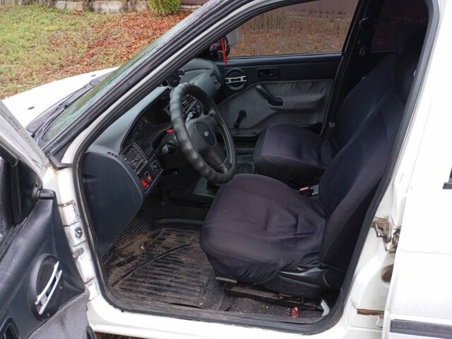 Білий Форд Ескорт, об'ємом двигуна 1.8 л та пробігом 84 тис. км за 1400 $, фото 1 на Automoto.ua