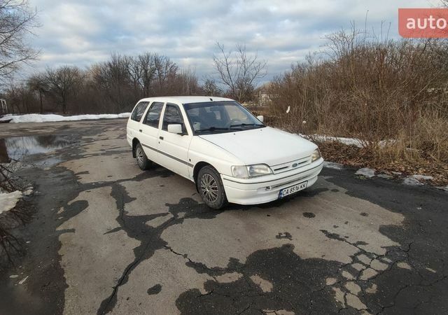 Білий Форд Ескорт, об'ємом двигуна 1.8 л та пробігом 300 тис. км за 1200 $, фото 1 на Automoto.ua