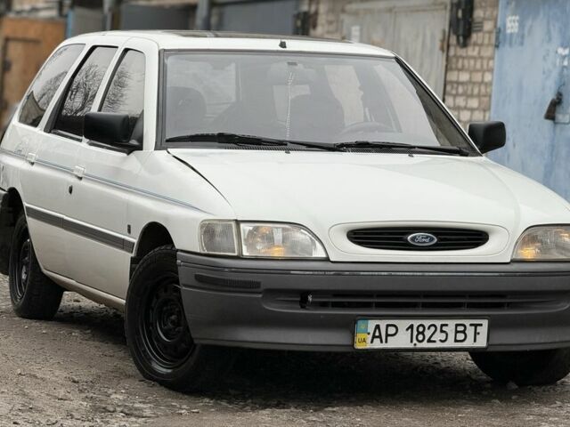 Білий Форд Ескорт, об'ємом двигуна 1.4 л та пробігом 250 тис. км за 750 $, фото 1 на Automoto.ua