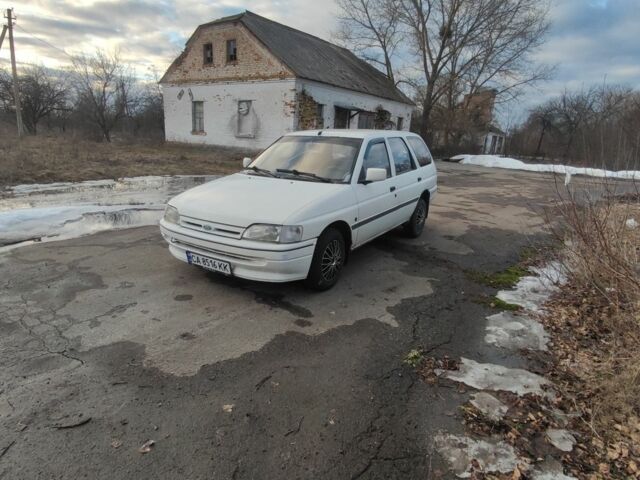 Білий Форд Ескорт, об'ємом двигуна 1.8 л та пробігом 300 тис. км за 1200 $, фото 1 на Automoto.ua