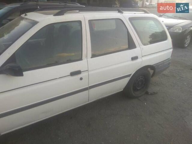 Білий Форд Ескорт, об'ємом двигуна 0 л та пробігом 70 тис. км за 1300 $, фото 1 на Automoto.ua