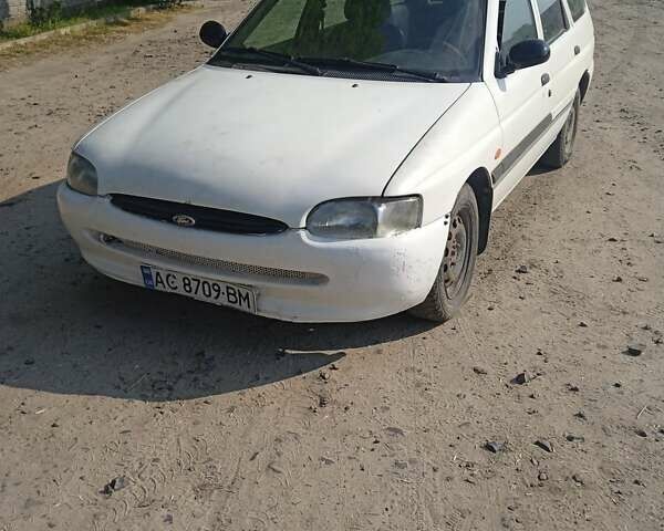 Белый Форд Эскорт, объемом двигателя 1.8 л и пробегом 700 тыс. км за 1300 $, фото 1 на Automoto.ua