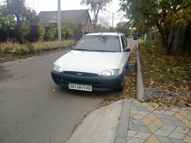 Белый Форд Эскорт, объемом двигателя 1.4 л и пробегом 373 тыс. км за 1350 $, фото 1 на Automoto.ua
