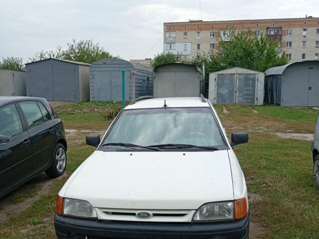 Білий Форд Ескорт, об'ємом двигуна 0 л та пробігом 100 тис. км за 448 $, фото 1 на Automoto.ua