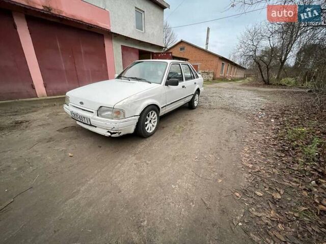 Белый Форд Эскорт, объемом двигателя 1.8 л и пробегом 150 тыс. км за 550 $, фото 1 на Automoto.ua