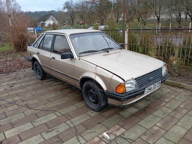 Бежевый Форд Эскорт, объемом двигателя 1.4 л и пробегом 189 тыс. км за 500 $, фото 1 на Automoto.ua