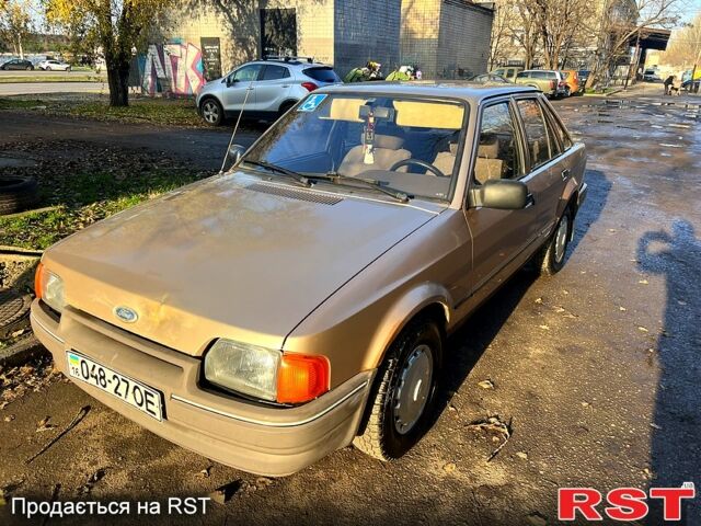 Бежевий Форд Ескорт, об'ємом двигуна 1.4 л та пробігом 150 тис. км за 880 $, фото 1 на Automoto.ua