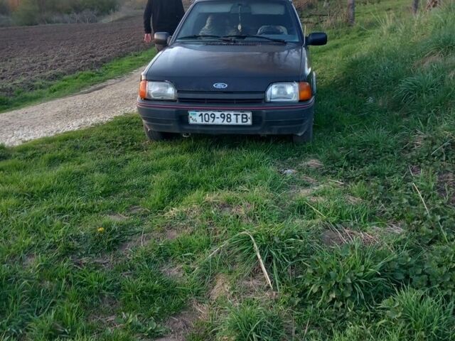 Черный Форд Эскорт, объемом двигателя 0 л и пробегом 135 тыс. км за 427 $, фото 1 на Automoto.ua