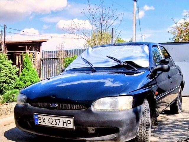 Черный Форд Эскорт, объемом двигателя 1.6 л и пробегом 180 тыс. км за 1500 $, фото 1 на Automoto.ua
