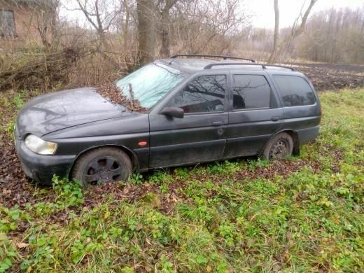 Черный Форд Эскорт, объемом двигателя 1.4 л и пробегом 200 тыс. км за 700 $, фото 1 на Automoto.ua