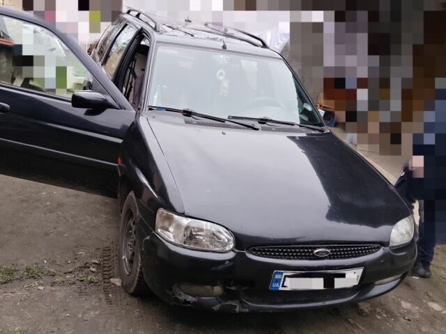 Черный Форд Эскорт, объемом двигателя 1.8 л и пробегом 65 тыс. км за 1800 $, фото 1 на Automoto.ua