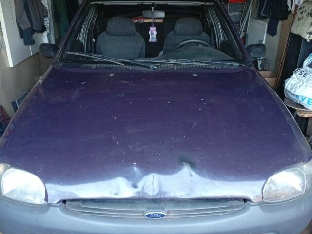 Фиолетовый Форд Эскорт, объемом двигателя 1.6 л и пробегом 260 тыс. км за 1085 $, фото 1 на Automoto.ua