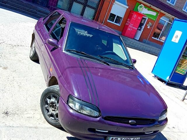 Фиолетовый Форд Эскорт, объемом двигателя 1.6 л и пробегом 300 тыс. км за 1200 $, фото 1 на Automoto.ua