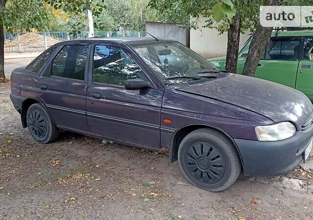 Фіолетовий Форд Ескорт, об'ємом двигуна 1.6 л та пробігом 200 тис. км за 1100 $, фото 1 на Automoto.ua