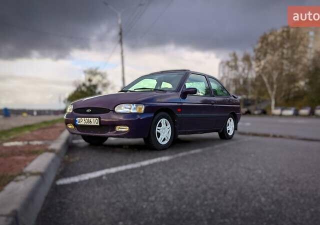 Фиолетовый Форд Эскорт, объемом двигателя 1.6 л и пробегом 231 тыс. км за 2200 $, фото 1 на Automoto.ua