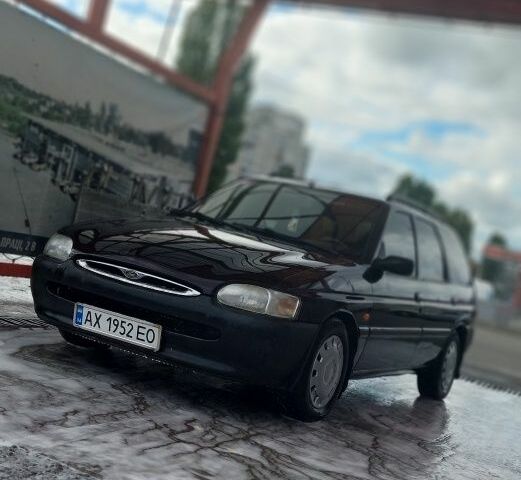 Фіолетовий Форд Ескорт, об'ємом двигуна 1.6 л та пробігом 2 тис. км за 2350 $, фото 1 на Automoto.ua