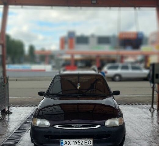 Фиолетовый Форд Эскорт, объемом двигателя 1.6 л и пробегом 210 тыс. км за 2000 $, фото 1 на Automoto.ua