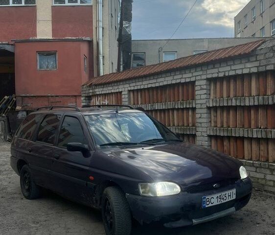 Фиолетовый Форд Эскорт, объемом двигателя 1.4 л и пробегом 150 тыс. км за 571 $, фото 1 на Automoto.ua